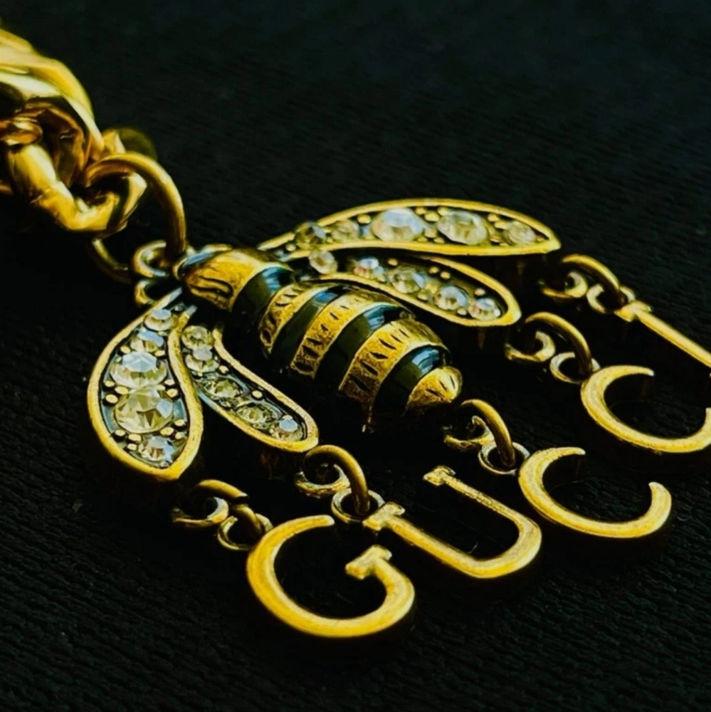 Stamped Gucci Gold Chain And Bee Pendant - Picture 6 of 7